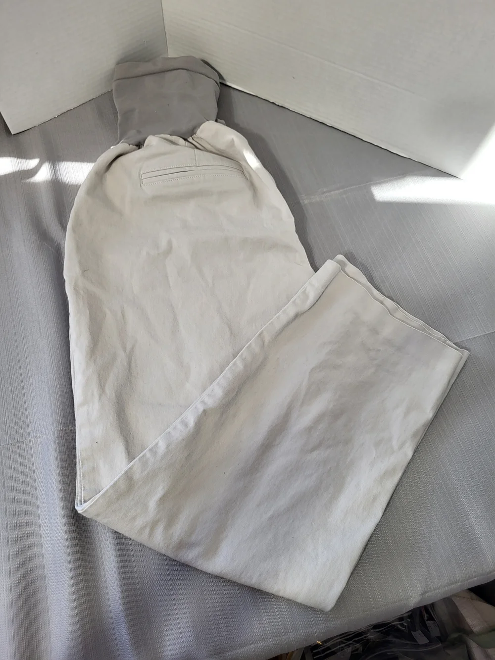 A Pea in the Pod Wide-Leg Maternity Pants in Light Gray and White - Picture 6 of 6